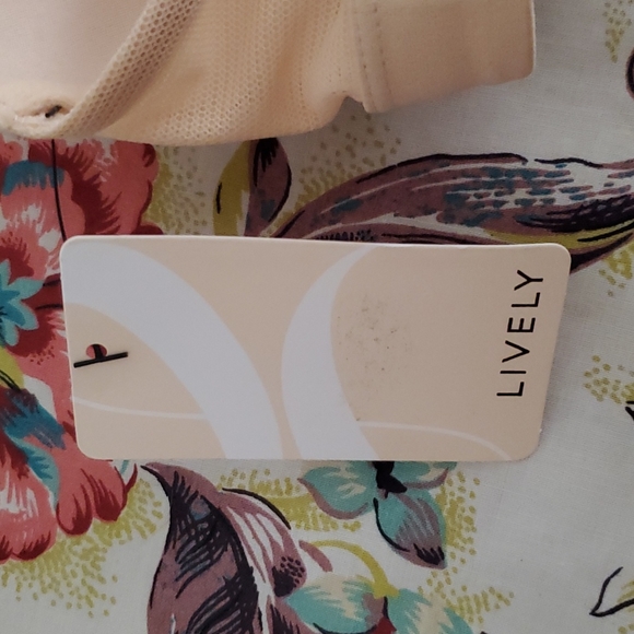 Lively Wireless Bra - Picture 4 of 6